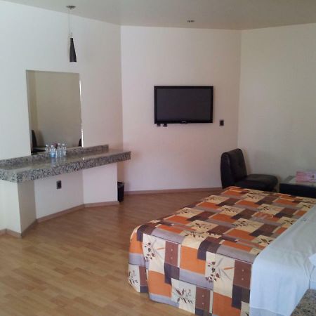 Motel Paraiso Suites Querétaro Dış mekan fotoğraf